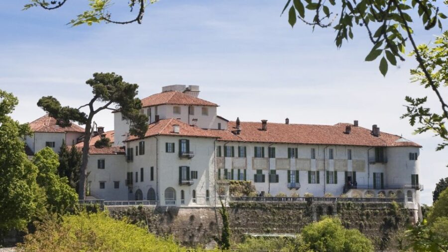 Caravino: Masino Castle Entry Ticket - Inside the Valperga rooms: frescoes, furnishings, and the life of power