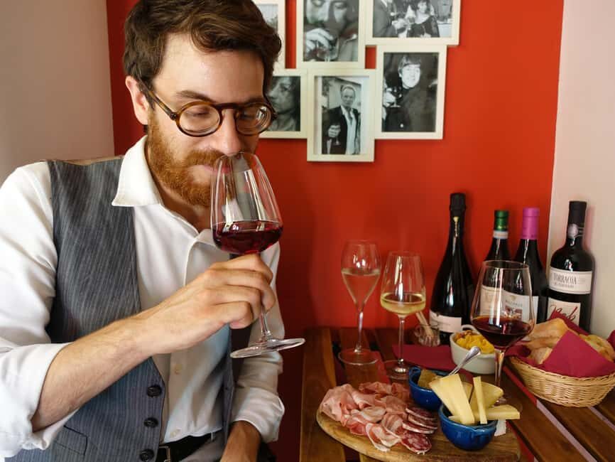 Easy Wine Tasting in Turin City Center - The one-hour flow: welcome, four pours, and snack pairings