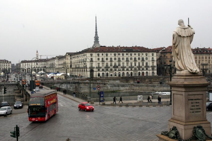 La Venaria Reale Entry Ticket and Hop-on Hop-off Bus Tour - Turin by hop-on hop-off bus: good for independence, not always instant access