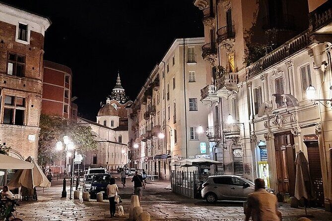 PRIVATE tour of UNUSUAL and hidden Turin for curious people - Evening timing: seeing Turin with lights instead of glare