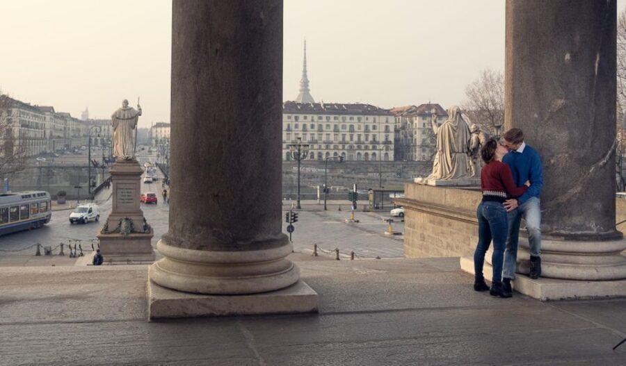 Torino: private photoshoot with professional photographer - Price and value: $181.26 for up to 5 people