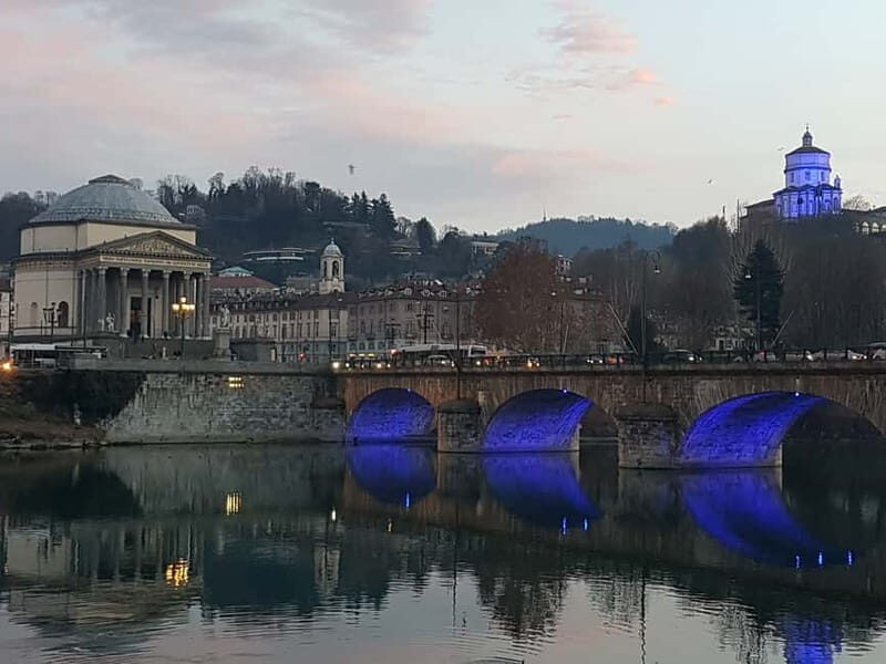Turin: City Highlights Guided Bike Tour - Where the tour starts: Due Ruote nel Vento and the bell trick
