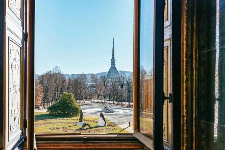 Turin: Royal Palace & City Tour Guided Experience - The 1-Hour Turin City Walk: Squares You’ll Want to Revisit