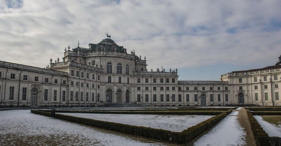 Turin: Stupinigi Palace UNESCO Site Guided Historical Tour - Entering the UNESCO palace: the Central Hall moment