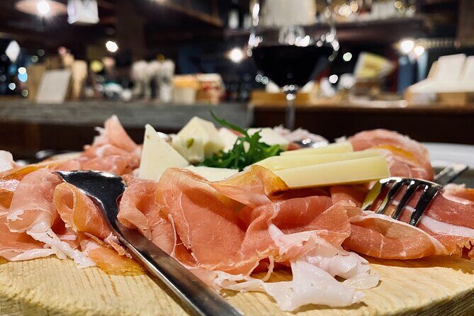 Turin: Sunset Food & Drinks Tour by Do Eat Better - What you’ll eat and drink: a realistic sense of the menu