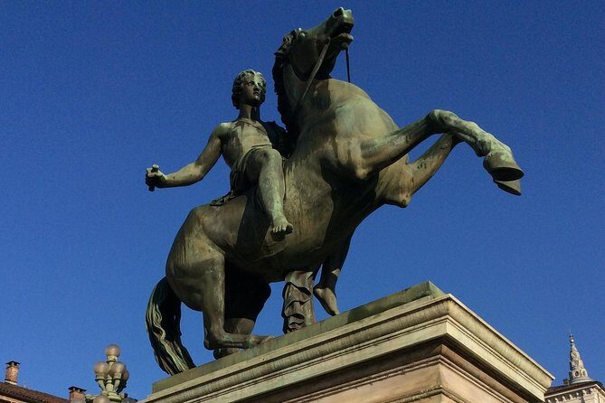 Walking around Turin with a local guide - Piazza San Carlo: Turin’s “living room” and its café power