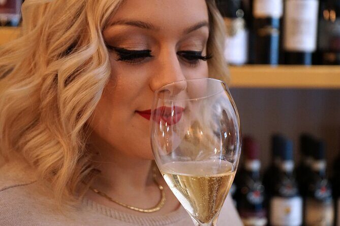 Wine Tasting near Royal Palace of Turin - Fabio’s tasting approach: notes, smell, and sommelier tricks